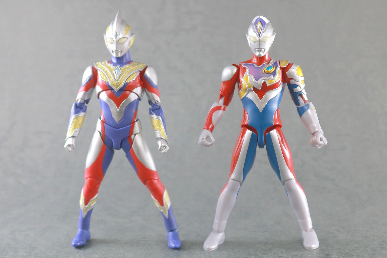 ウルトラアクションフィギュア　ウルトラマンデッカー　フラッシュタイプ　レビュー　本体　S.H.フィギュアーツ　ウルトラマントリガー　マルチタイプ　比較