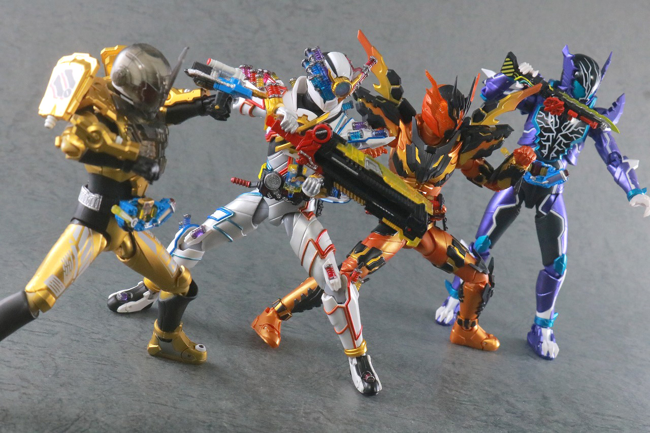 S.H.フィギュアーツ　仮面ライダービルド ジーニアスフォーム　レビュー　アクション　クローズマグマ　グリス　ローグ