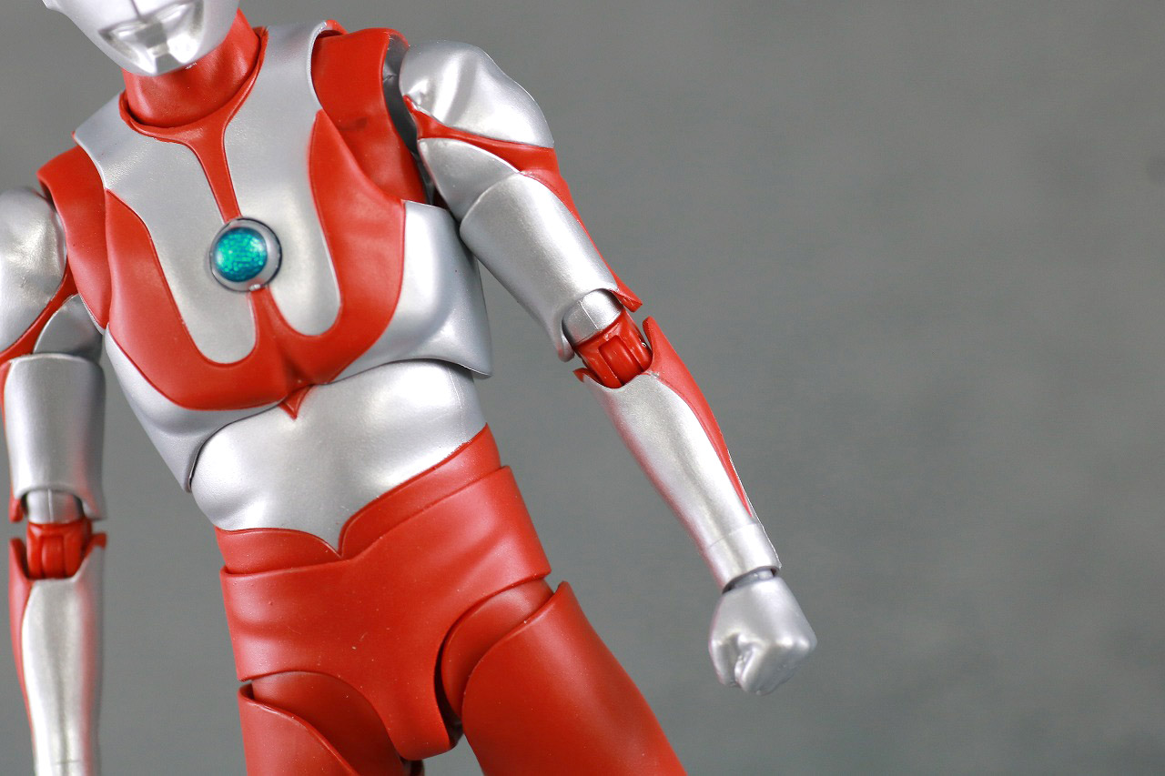 S.H.フィギュアーツ　ウルトラマン　真骨彫製法　レビュー　本体