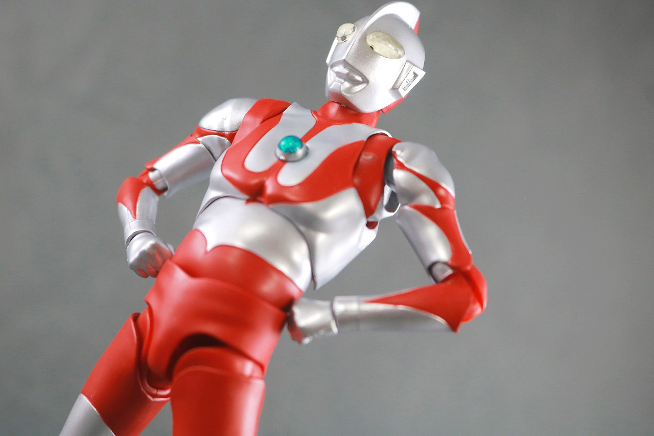 S.H.フィギュアーツ　ウルトラマン　真骨彫製法　レビュー　アクション