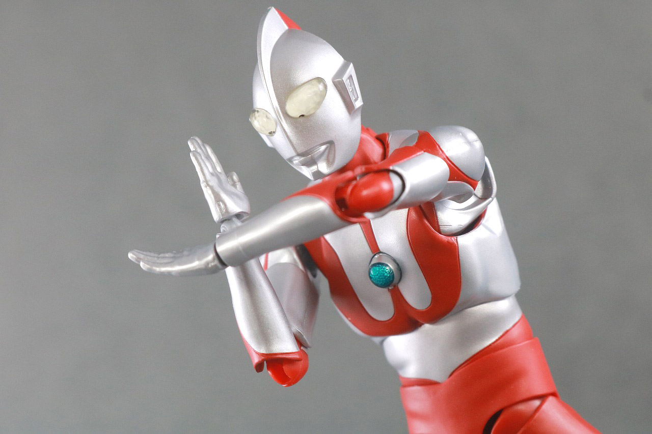 S.H.フィギュアーツ　ウルトラマン　真骨彫製法　レビュー　アクション