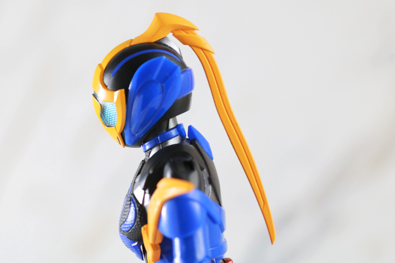 S.H.フィギュアーツ　仮面ライダージャンヌ コブラゲノム／ラブコフ クジャクゲノム　レビュー　本体