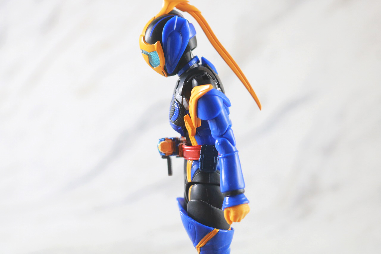 S.H.フィギュアーツ　仮面ライダージャンヌ コブラゲノム／ラブコフ クジャクゲノム　レビュー　可動範囲