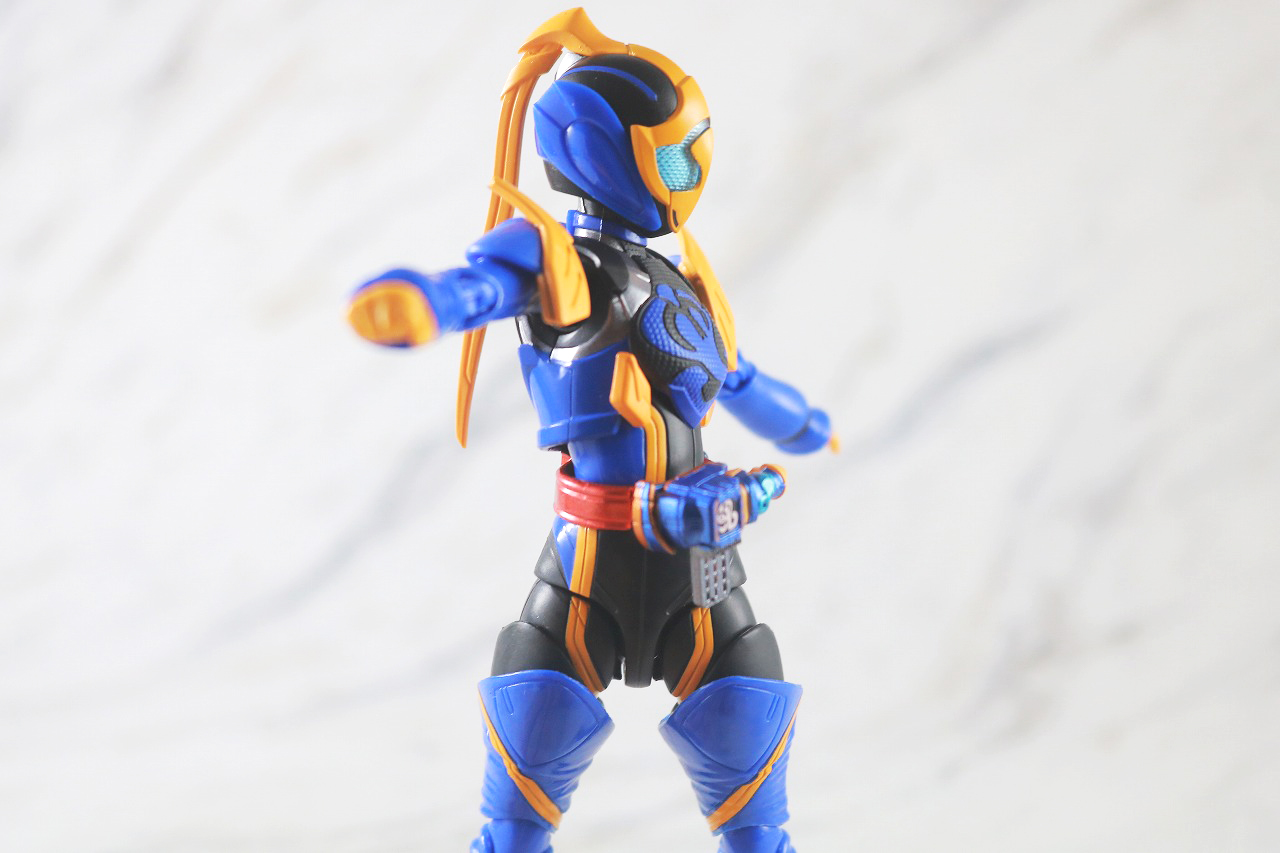 S.H.フィギュアーツ　仮面ライダージャンヌ コブラゲノム／ラブコフ クジャクゲノム　レビュー　可動範囲