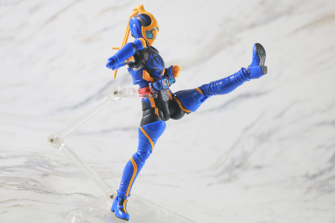 S.H.フィギュアーツ　仮面ライダージャンヌ コブラゲノム／ラブコフ クジャクゲノム　レビュー　アクション