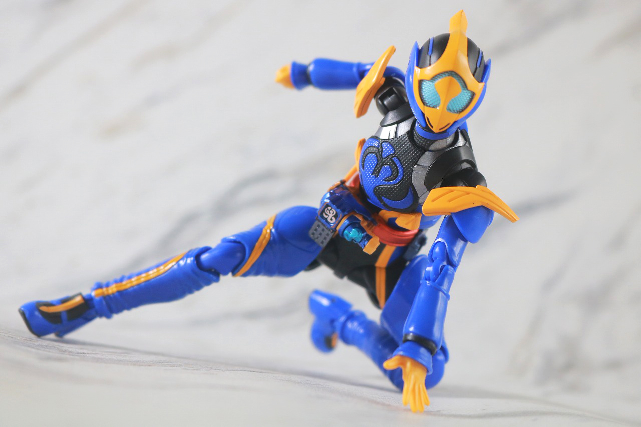 S.H.フィギュアーツ　仮面ライダージャンヌ コブラゲノム／ラブコフ クジャクゲノム　レビュー　アクション