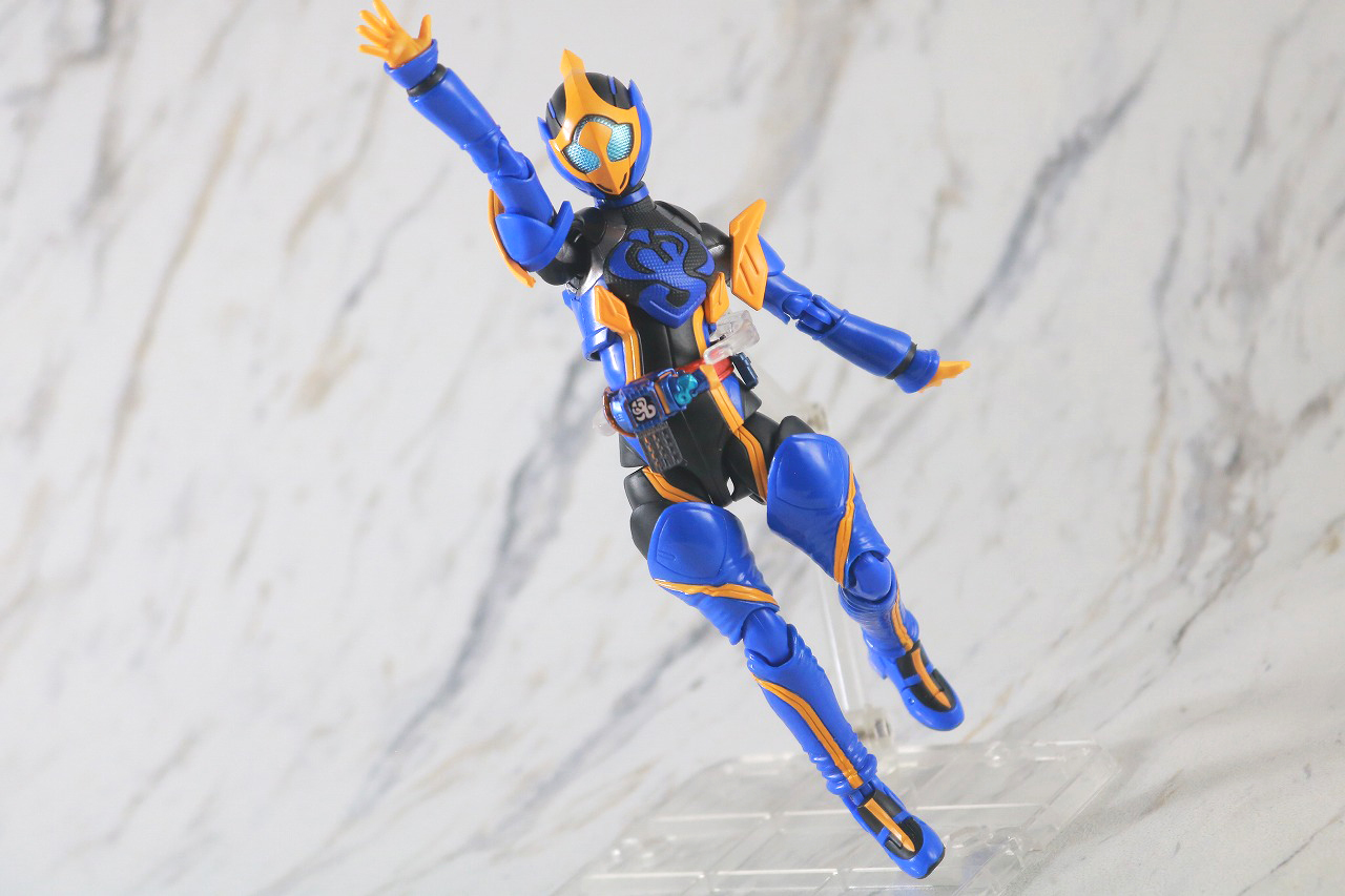 S.H.フィギュアーツ　仮面ライダージャンヌ コブラゲノム／ラブコフ クジャクゲノム　レビュー　アクション