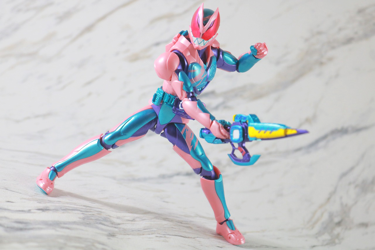 S.H.フィギュアーツ　仮面ライダージャンヌ コブラゲノム／ラブコフ クジャクゲノム　レビュー　アクション