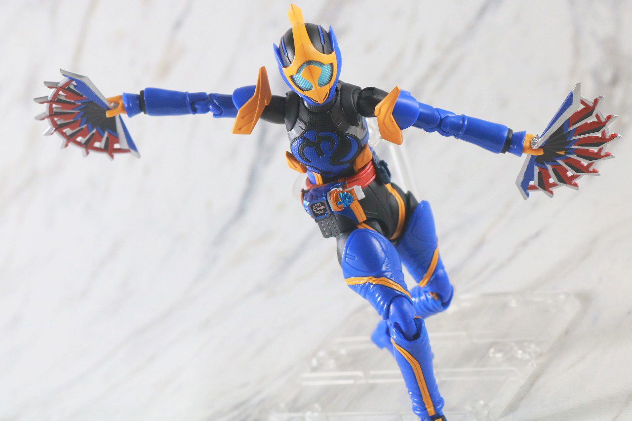 S.H.フィギュアーツ　仮面ライダージャンヌ コブラゲノム／ラブコフ クジャクゲノム　レビュー　アクション