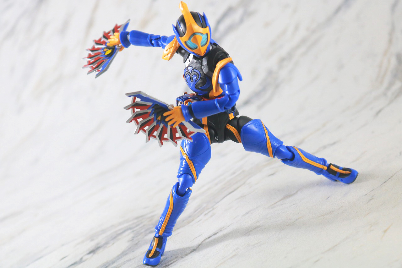 S.H.フィギュアーツ　仮面ライダージャンヌ コブラゲノム／ラブコフ クジャクゲノム　レビュー　アクション