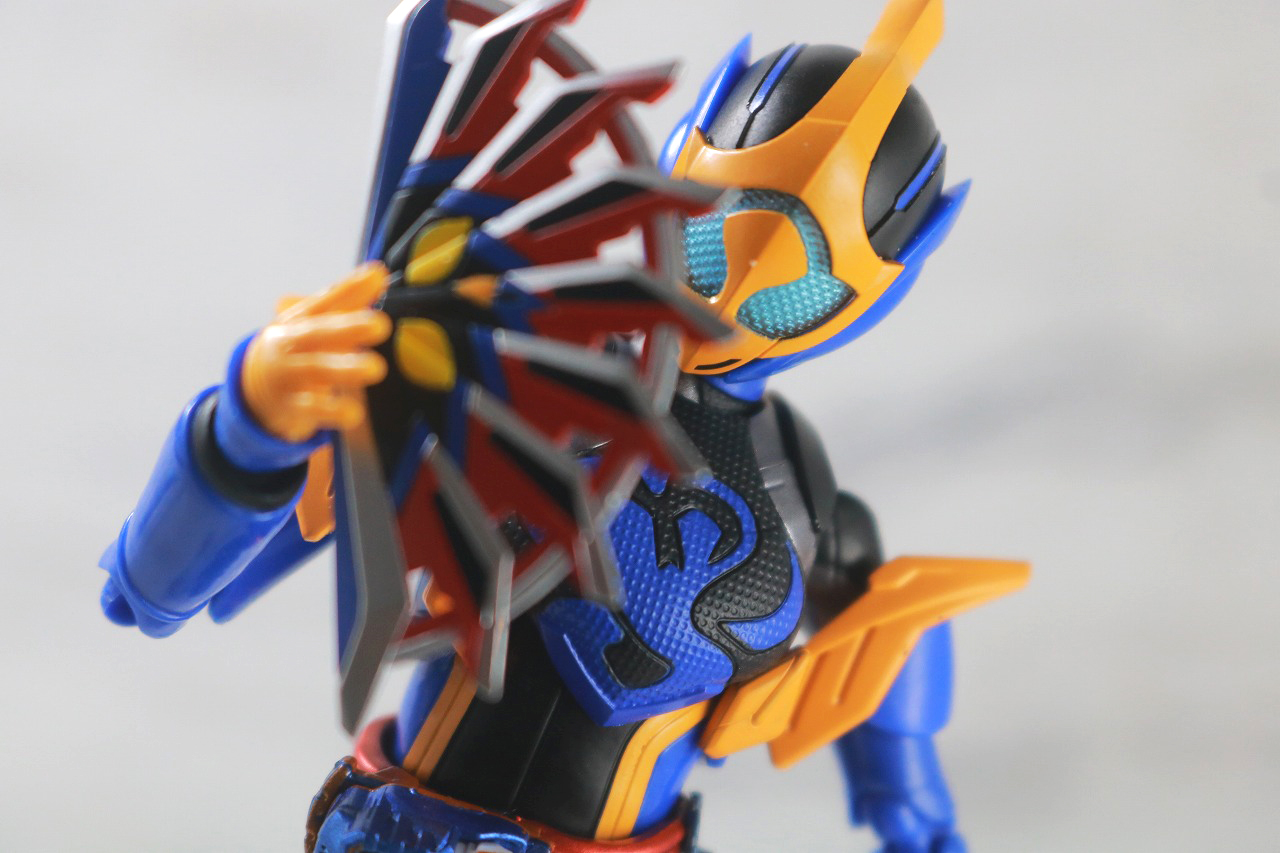 S.H.フィギュアーツ　仮面ライダージャンヌ コブラゲノム／ラブコフ クジャクゲノム　レビュー　アクション