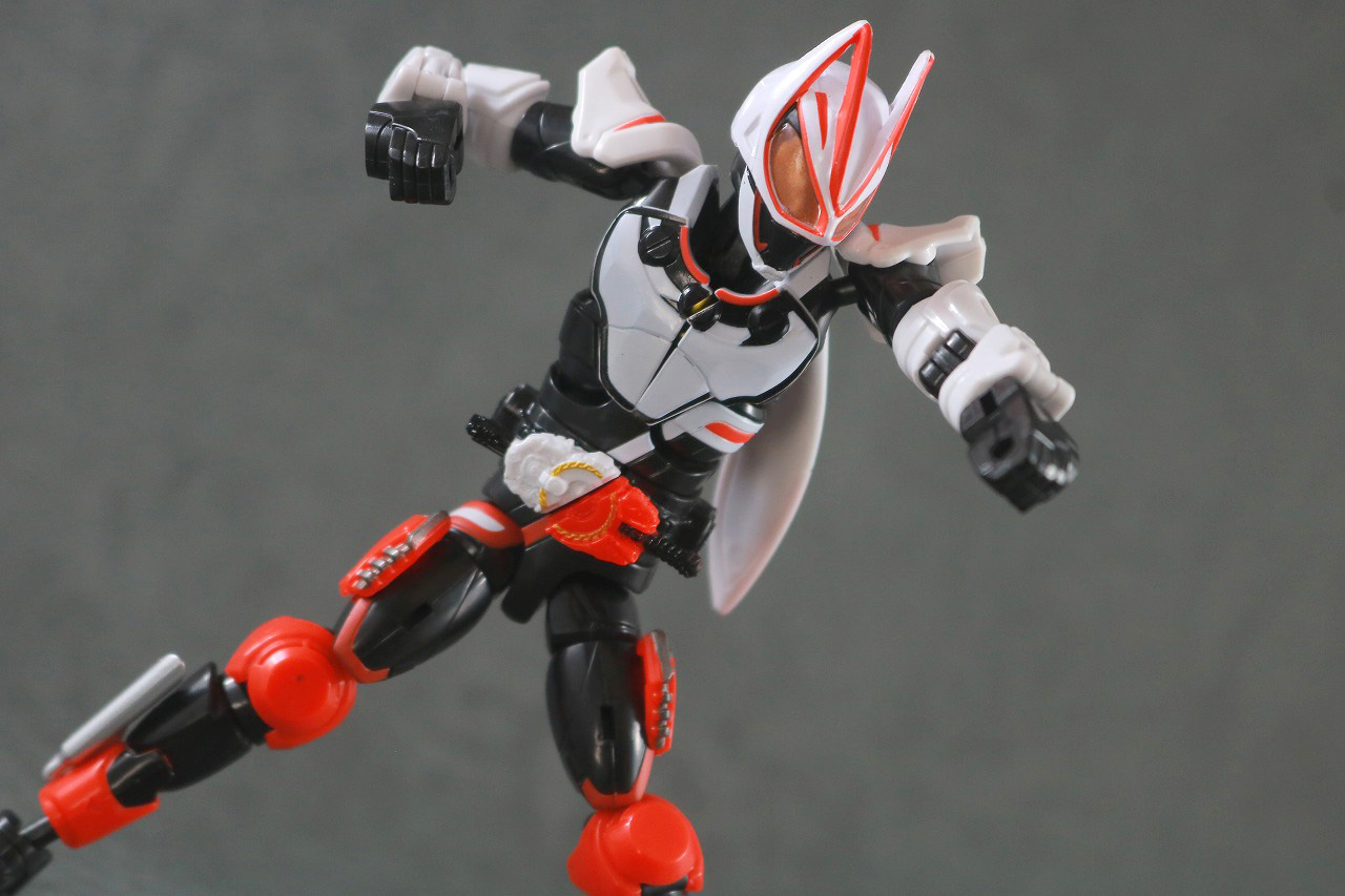 リボルブチェンジフィギュア　仮面ライダーギーツ マグナムブーストセット　レビュー　アクション