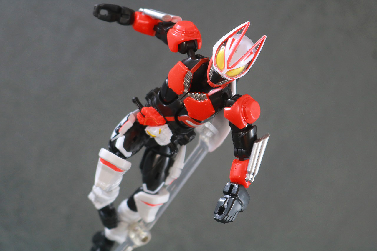 リボルブチェンジフィギュア　仮面ライダーギーツ マグナムブーストセット　レビュー　アクション