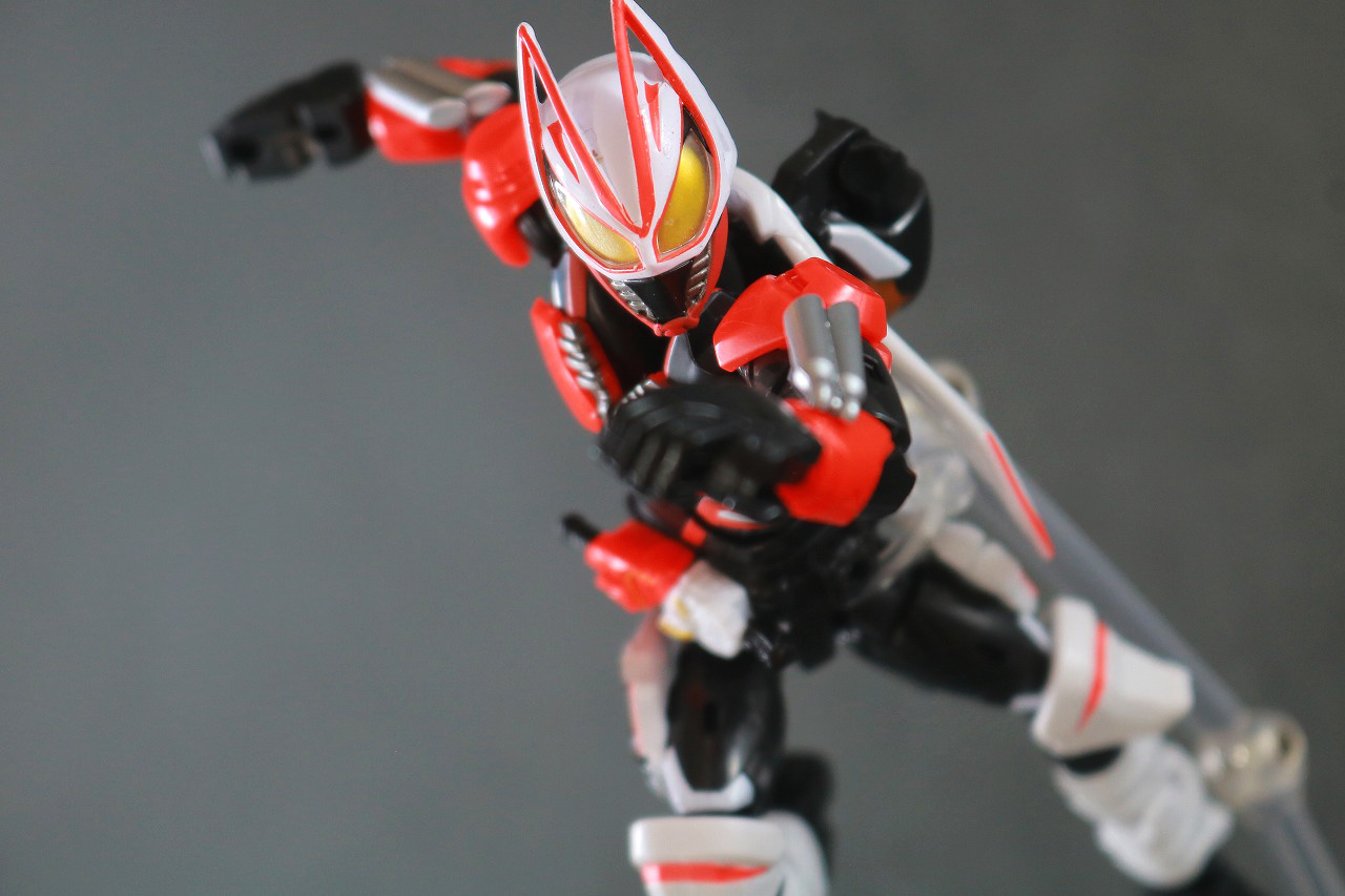 リボルブチェンジフィギュア　仮面ライダーギーツ マグナムブーストセット　レビュー　アクション