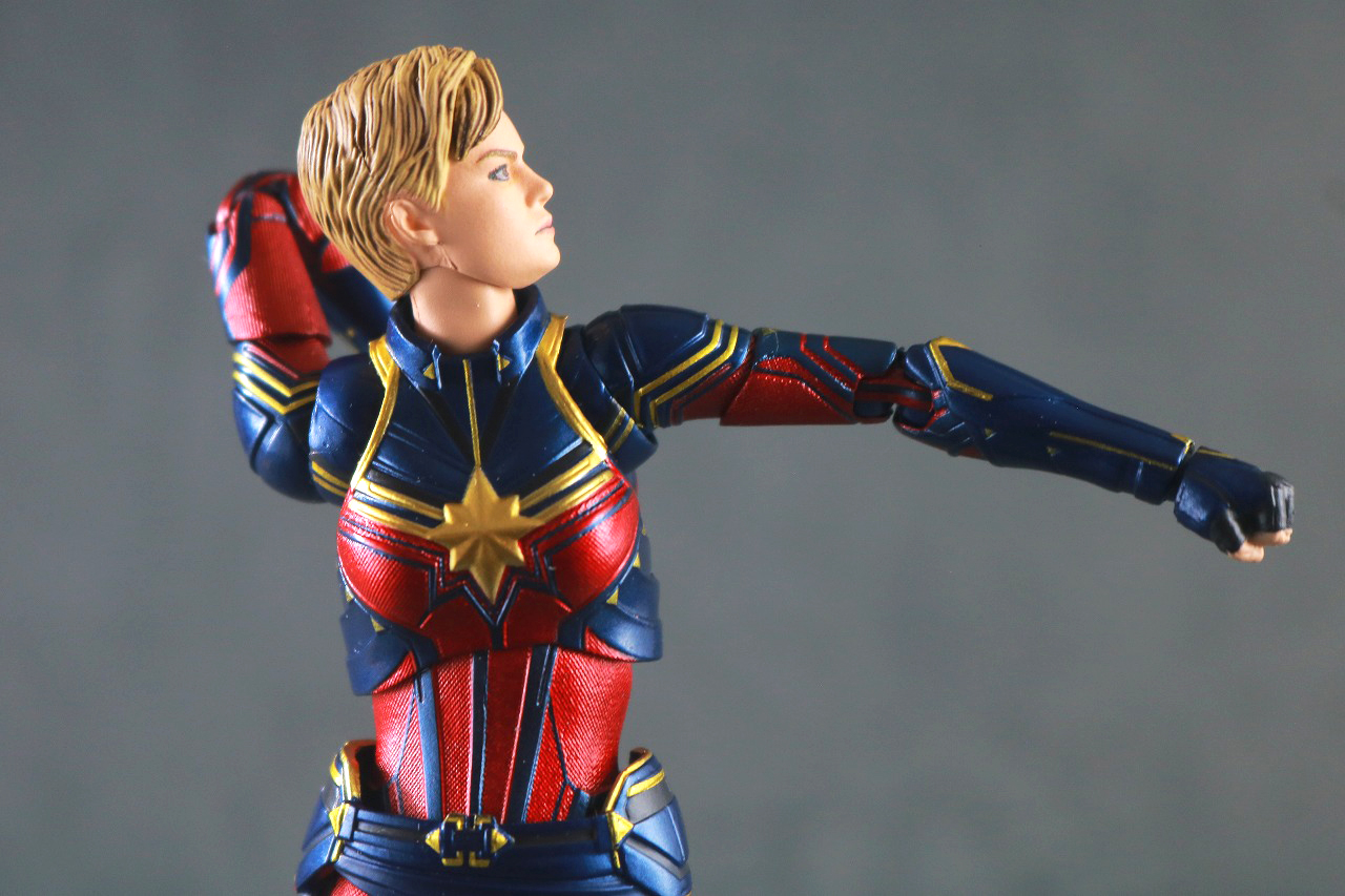 MAFEX　キャプテン・マーベル（アベンジャーズ／エンドゲーム）　レビュー　可動範囲