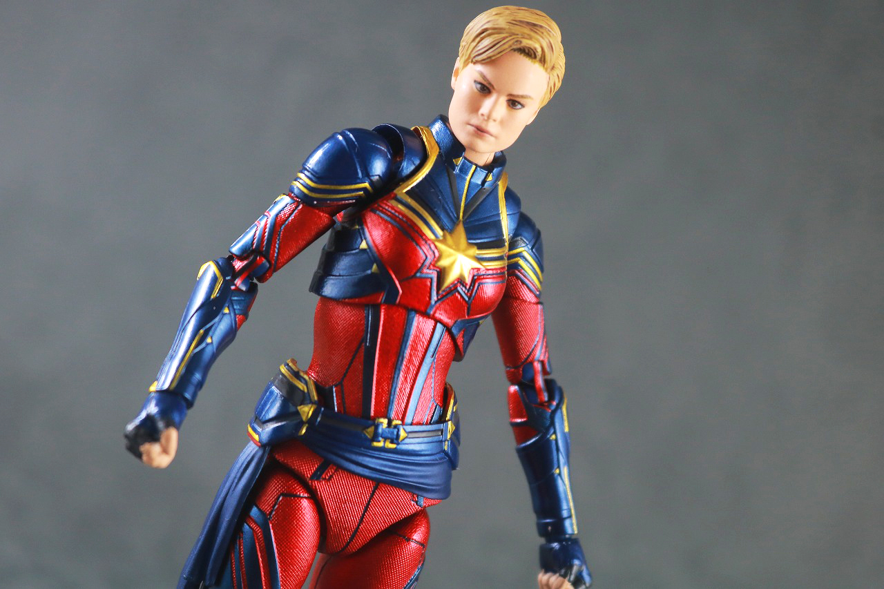 MAFEX　キャプテン・マーベル（アベンジャーズ／エンドゲーム）　レビュー　アクション