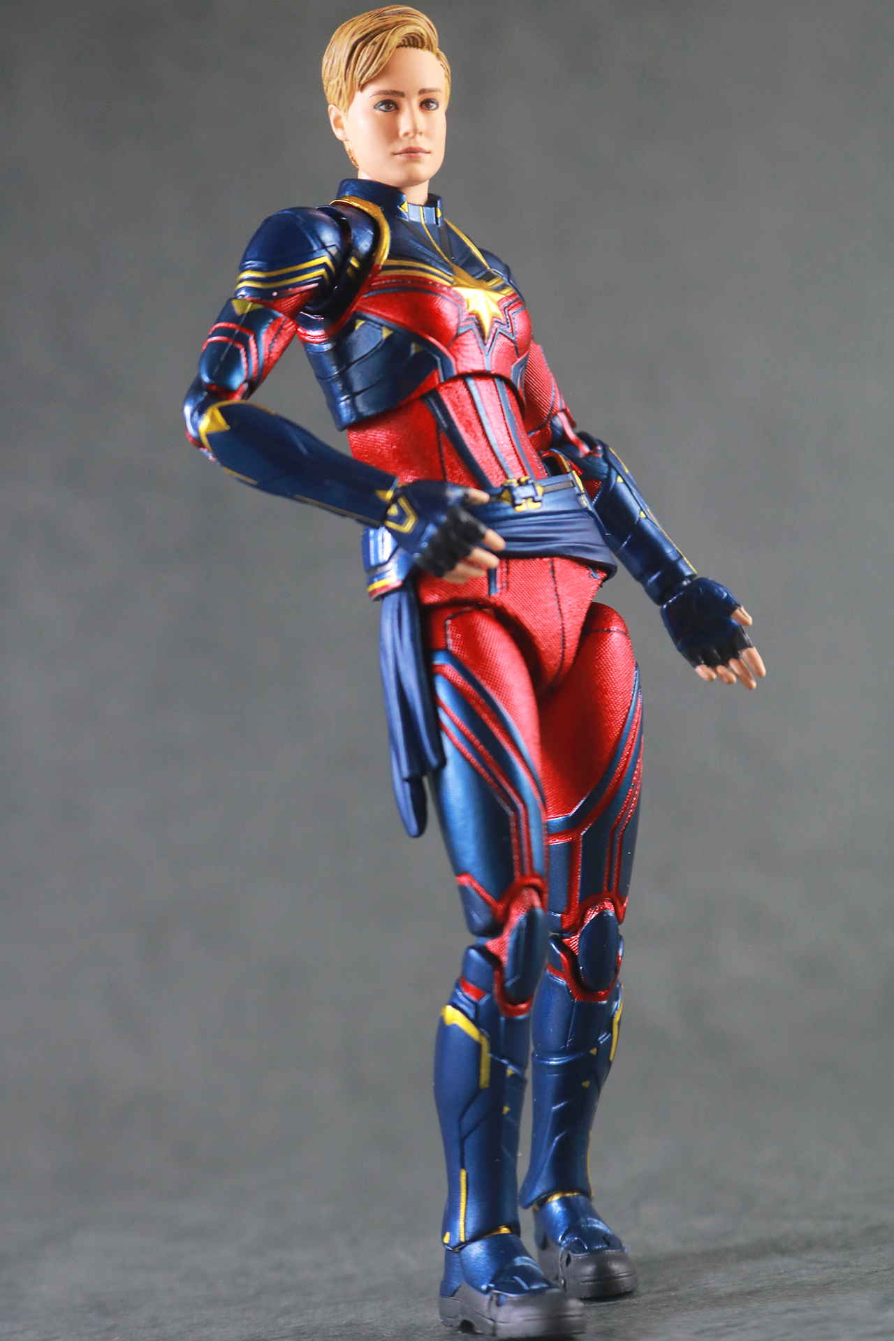 MAFEX　キャプテン・マーベル（アベンジャーズ／エンドゲーム）　レビュー　アクション