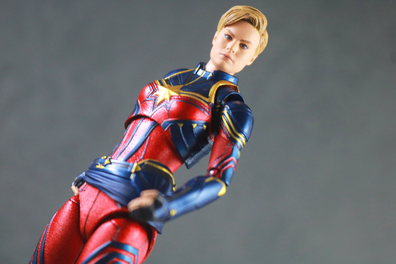 MAFEX　キャプテン・マーベル（アベンジャーズ／エンドゲーム）　レビュー　アクション