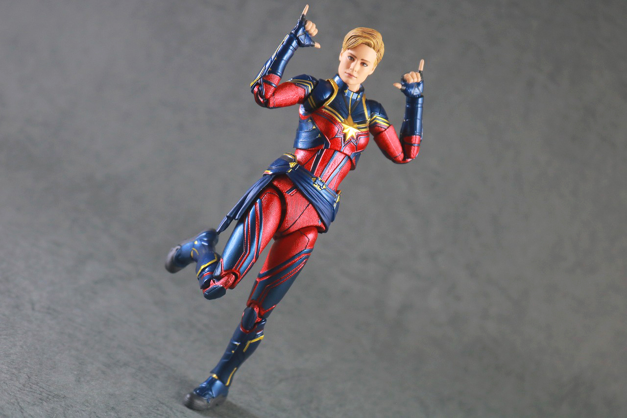 MAFEX　キャプテン・マーベル（アベンジャーズ／エンドゲーム）　レビュー　アクション