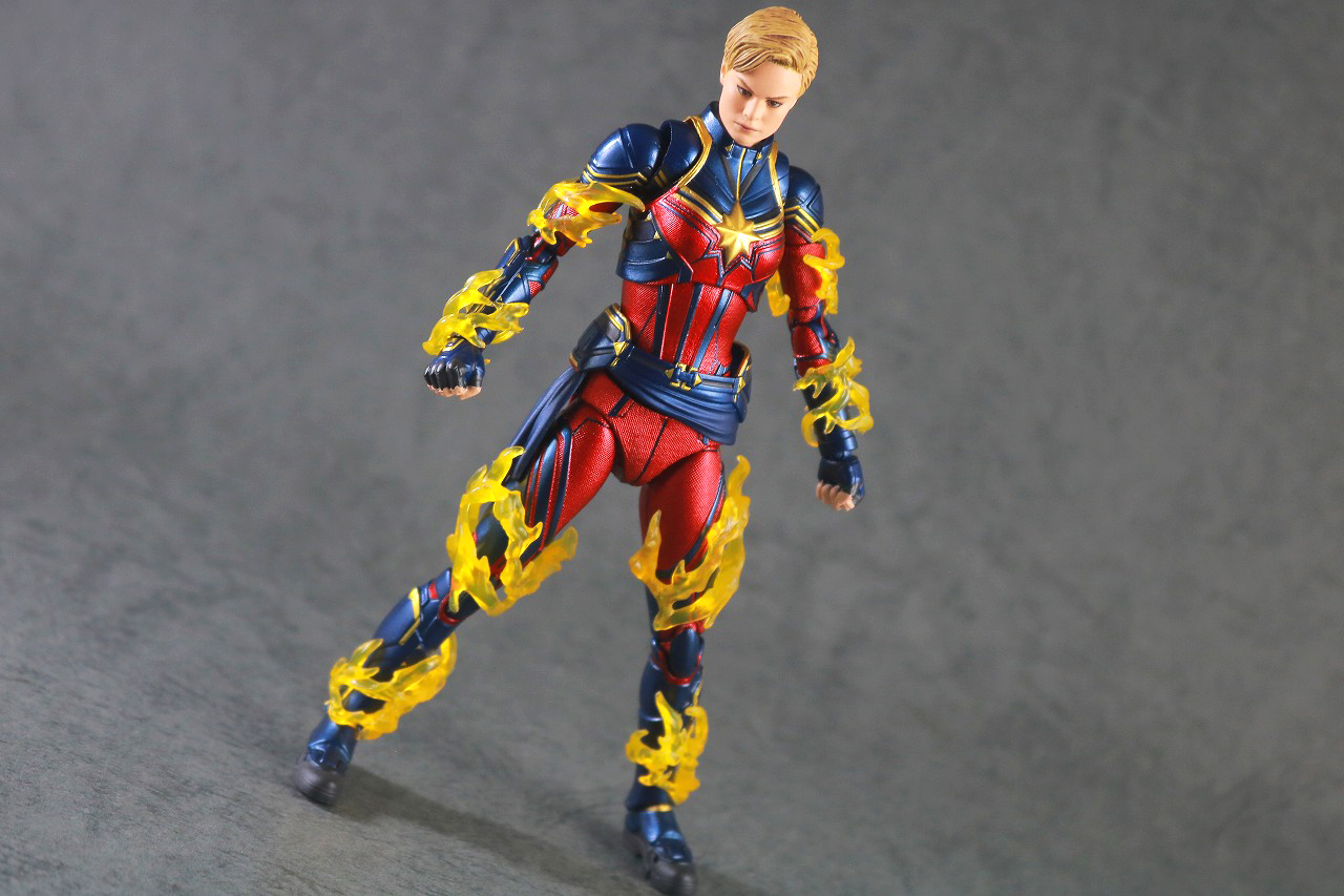 MAFEX　キャプテン・マーベル（アベンジャーズ／エンドゲーム）　レビュー　アクション