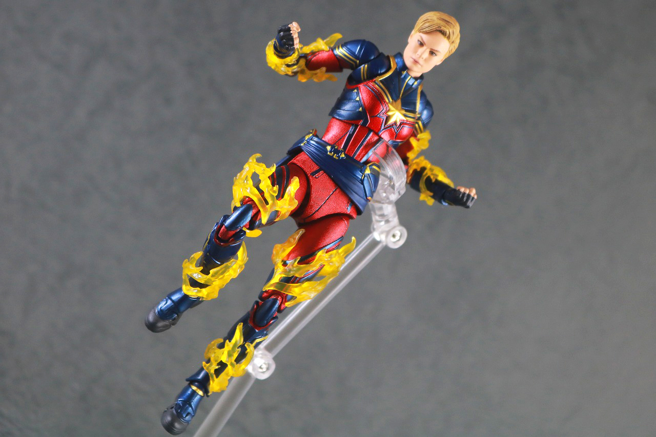 MAFEX　キャプテン・マーベル（アベンジャーズ／エンドゲーム）　レビュー　アクション