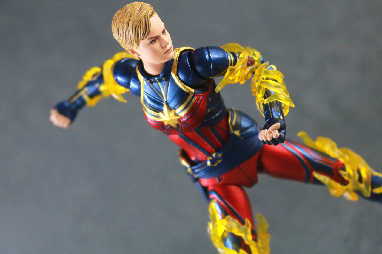 MAFEX　キャプテン・マーベル（アベンジャーズ／エンドゲーム）　レビュー　アクション