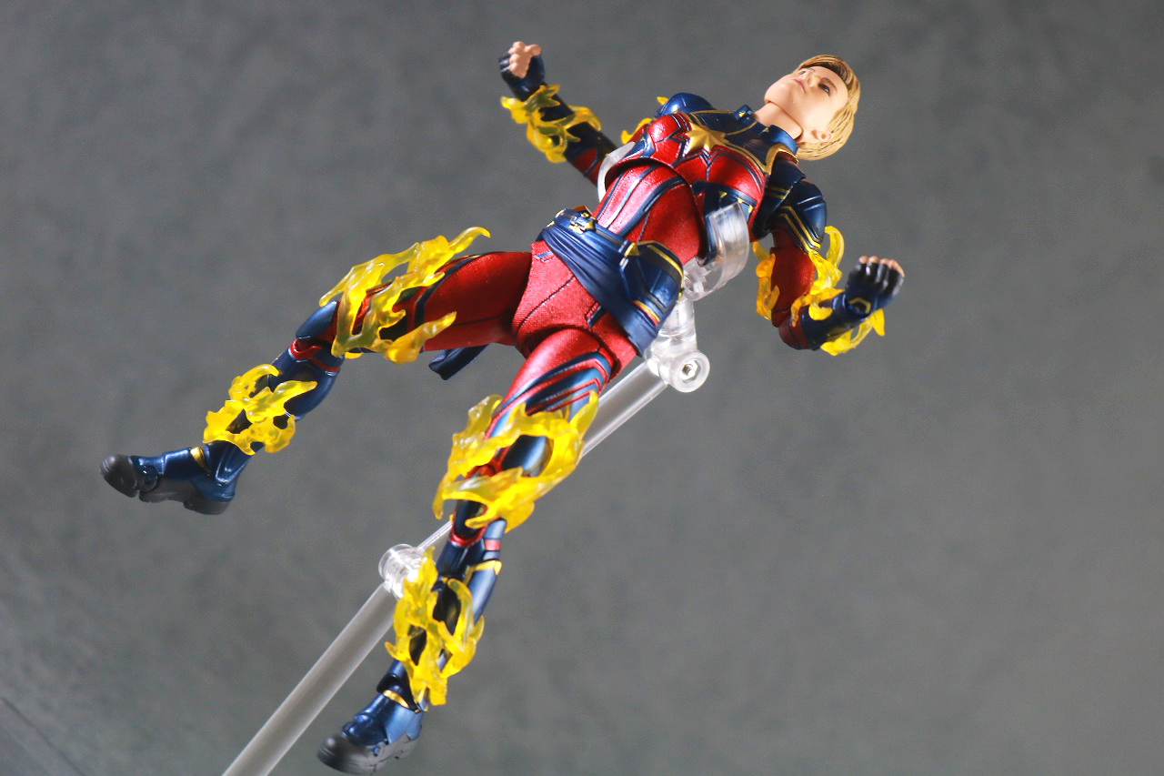 MAFEX　キャプテン・マーベル（アベンジャーズ／エンドゲーム）　レビュー　アクション