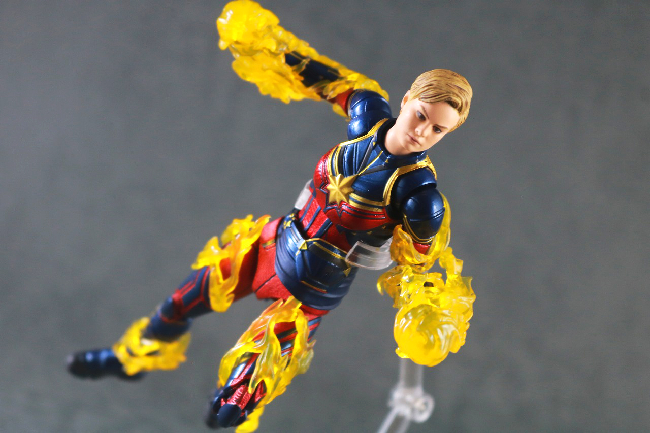 MAFEX　キャプテン・マーベル（アベンジャーズ／エンドゲーム）　レビュー　アクション