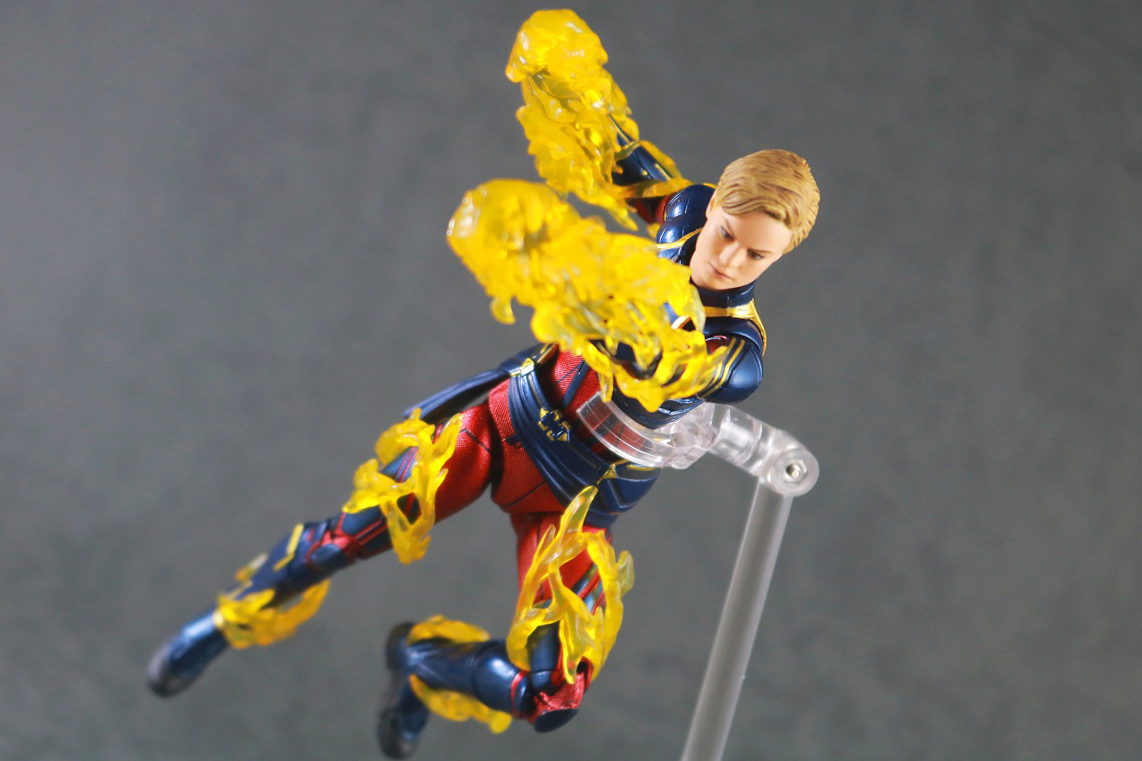 MAFEX　キャプテン・マーベル（アベンジャーズ／エンドゲーム）　レビュー　アクション