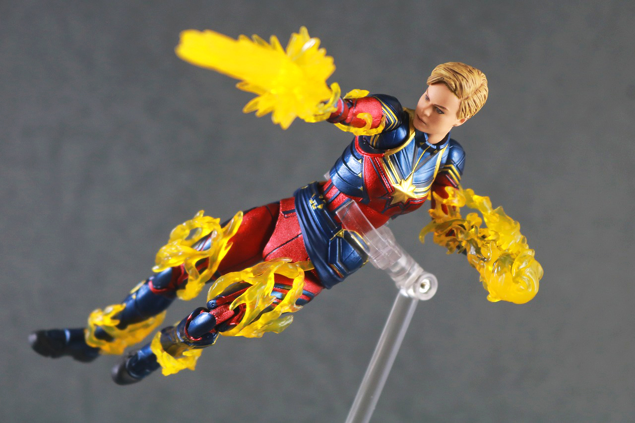 MAFEX　キャプテン・マーベル（アベンジャーズ／エンドゲーム）　レビュー　アクション