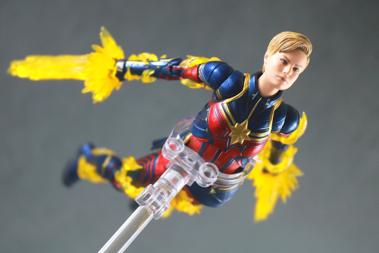 MAFEX　キャプテン・マーベル（アベンジャーズ／エンドゲーム）　レビュー　アクション