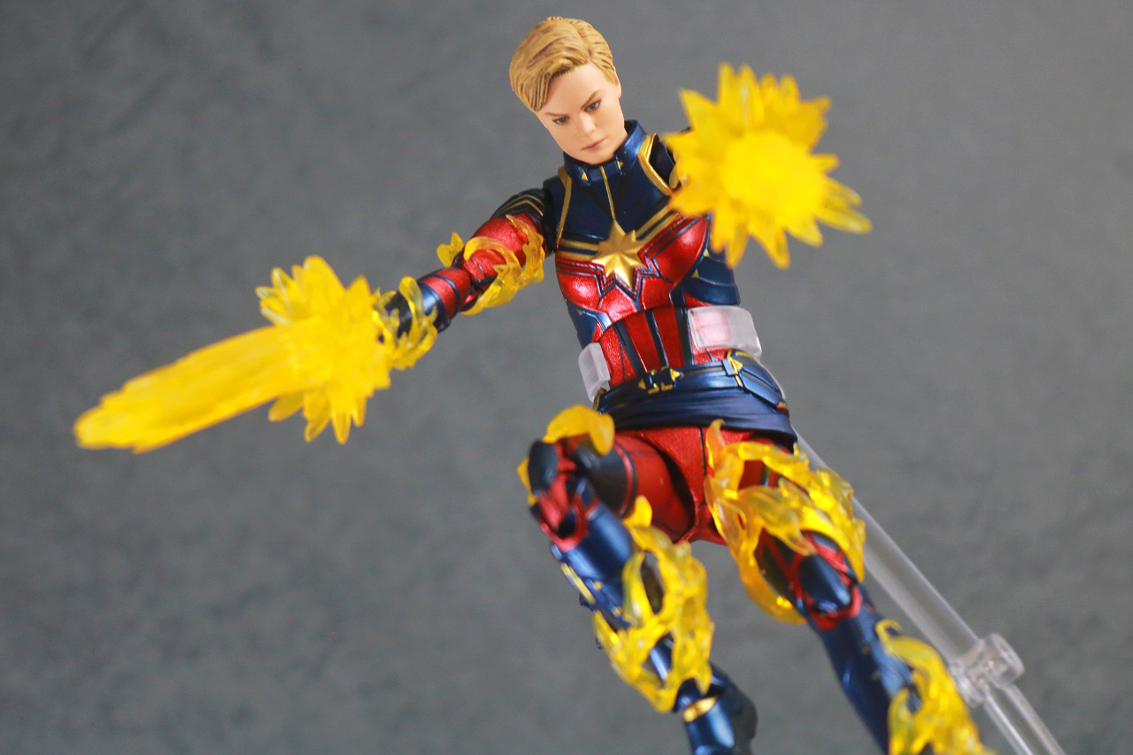 MAFEX　キャプテン・マーベル（アベンジャーズ／エンドゲーム）　レビュー　アクション