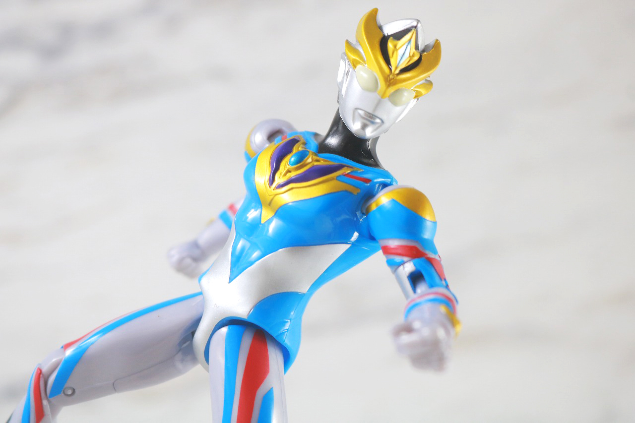 ウルトラアクションフィギュア　ウルトラマンデッカー　ダイナミックタイプ　レビュー　アクション