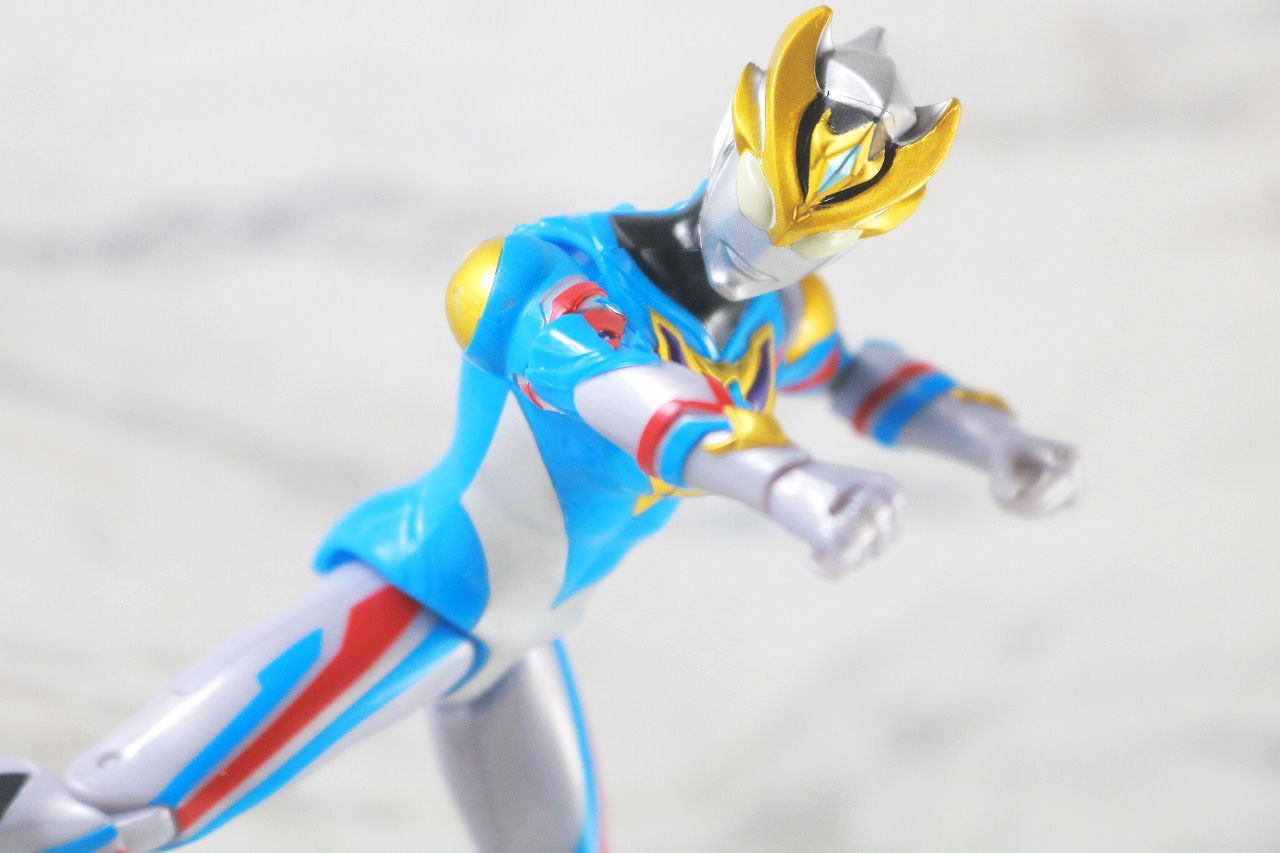 ウルトラアクションフィギュア　ウルトラマンデッカー　ダイナミックタイプ　レビュー　アクション