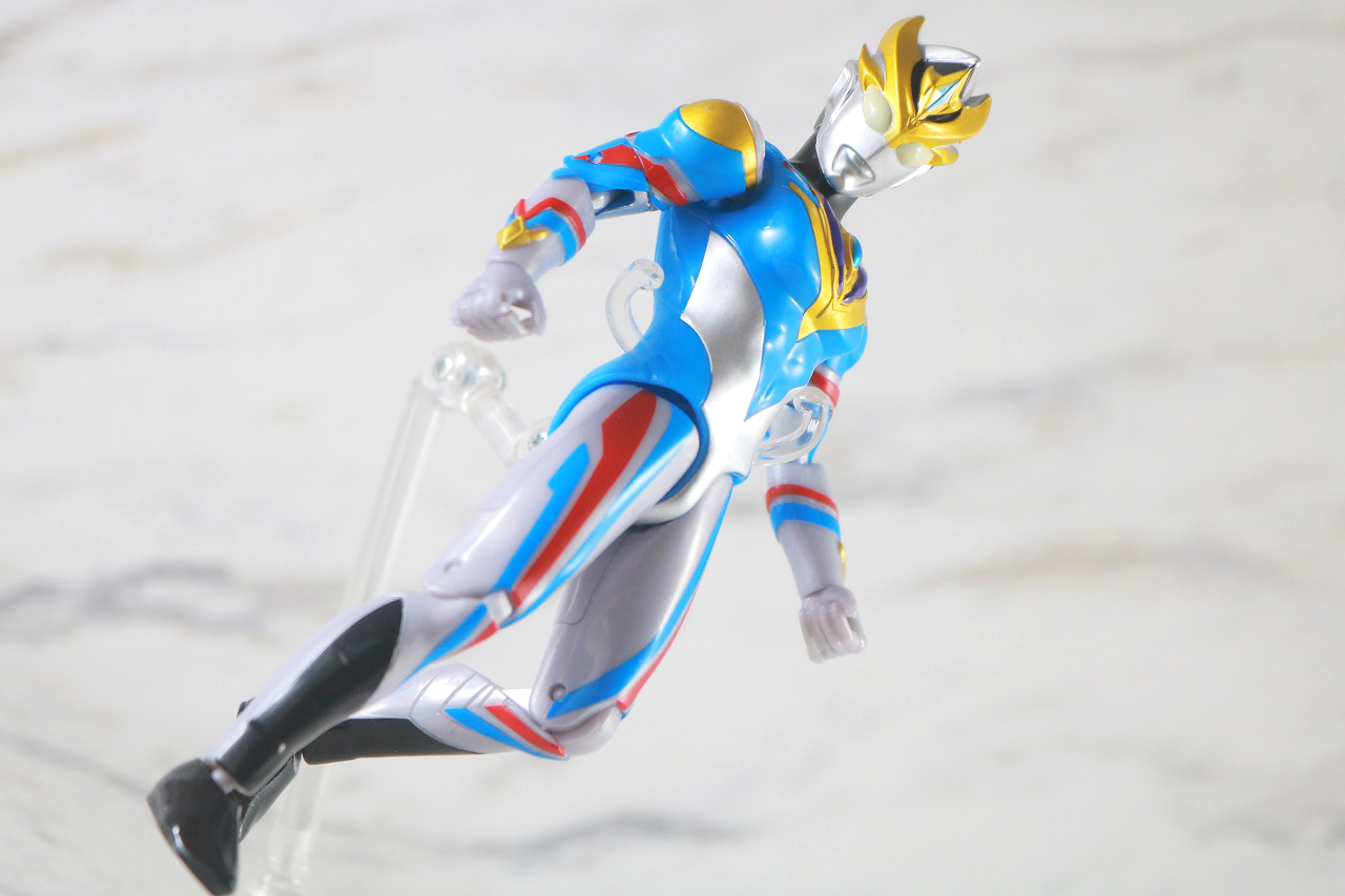 ウルトラアクションフィギュア　ウルトラマンデッカー　ダイナミックタイプ　レビュー　アクション