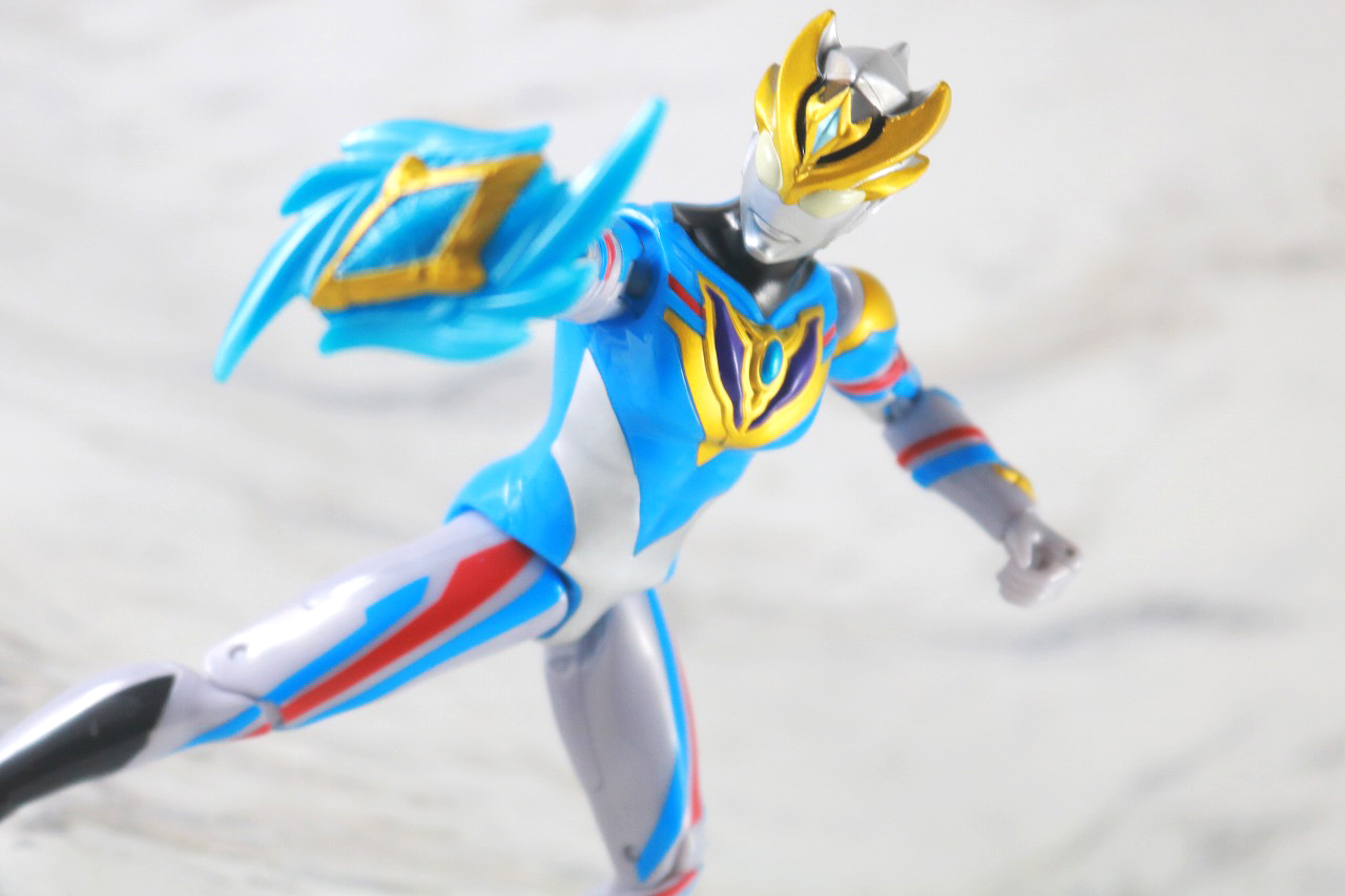 ウルトラアクションフィギュア　ウルトラマンデッカー　ダイナミックタイプ　レビュー　アクション