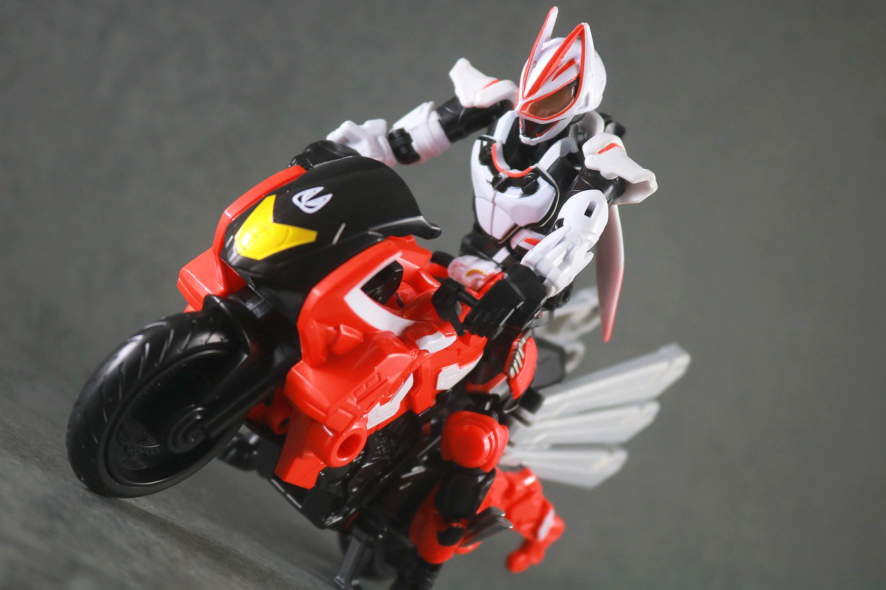 リボルブチェンジフィギュア　仮面ライダーギーツ　ブーストライカー　エントリーセット　レビュー　アクション