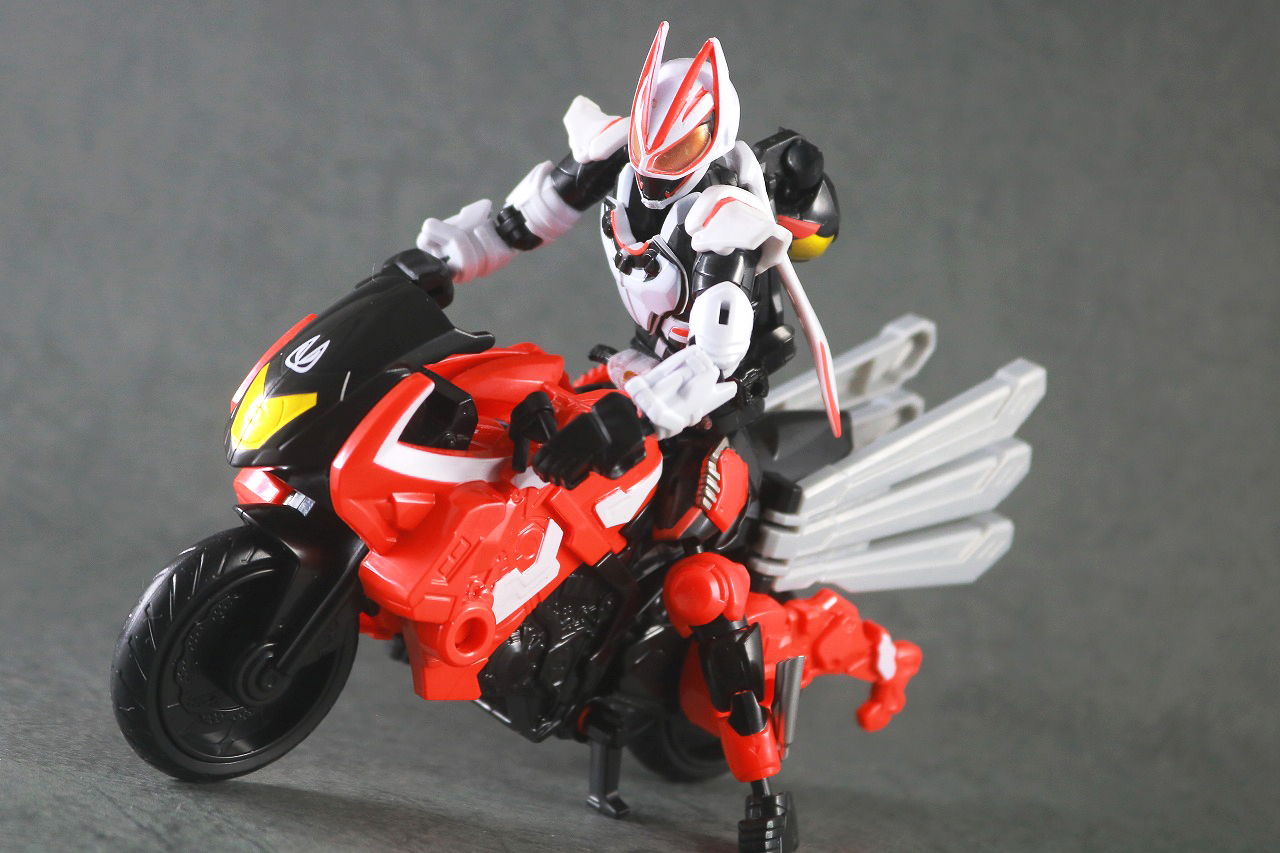 リボルブチェンジフィギュア　仮面ライダーギーツ　ブーストライカー　エントリーセット　レビュー　アクション