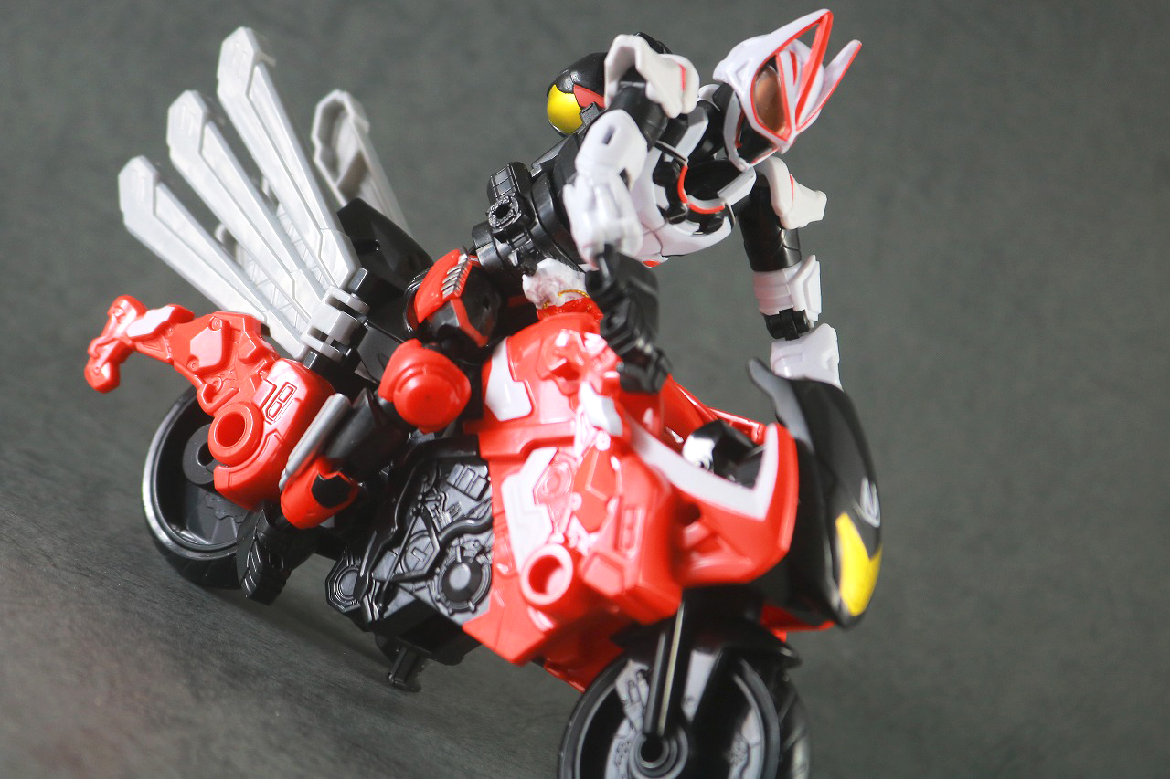 リボルブチェンジフィギュア　仮面ライダーギーツ　ブーストライカー　エントリーセット　レビュー　アクション