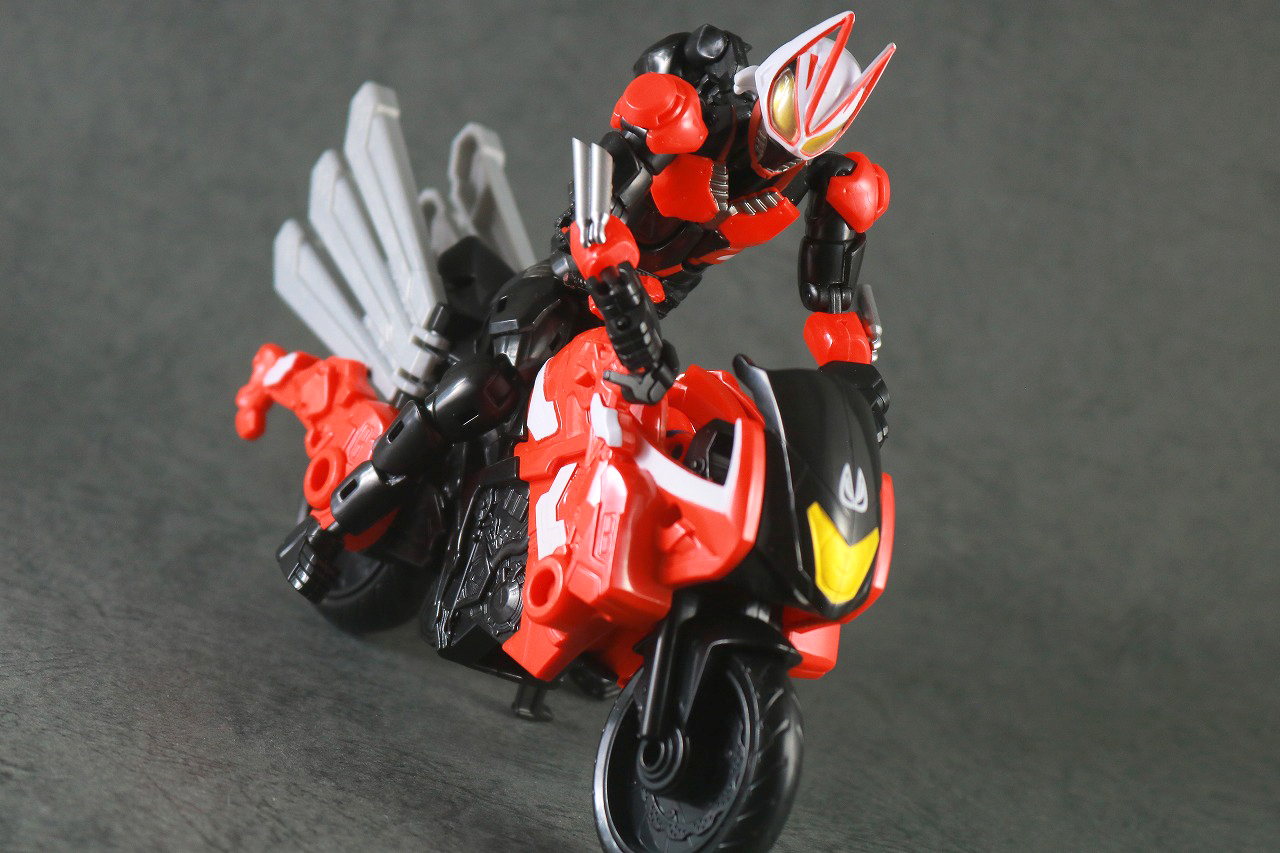 リボルブチェンジフィギュア　仮面ライダーギーツ　ブーストライカー　エントリーセット　レビュー　アクション