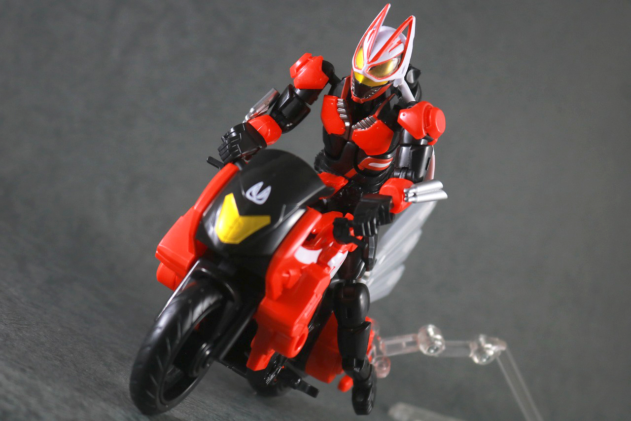 リボルブチェンジフィギュア　仮面ライダーギーツ　ブーストライカー　エントリーセット　レビュー　アクション