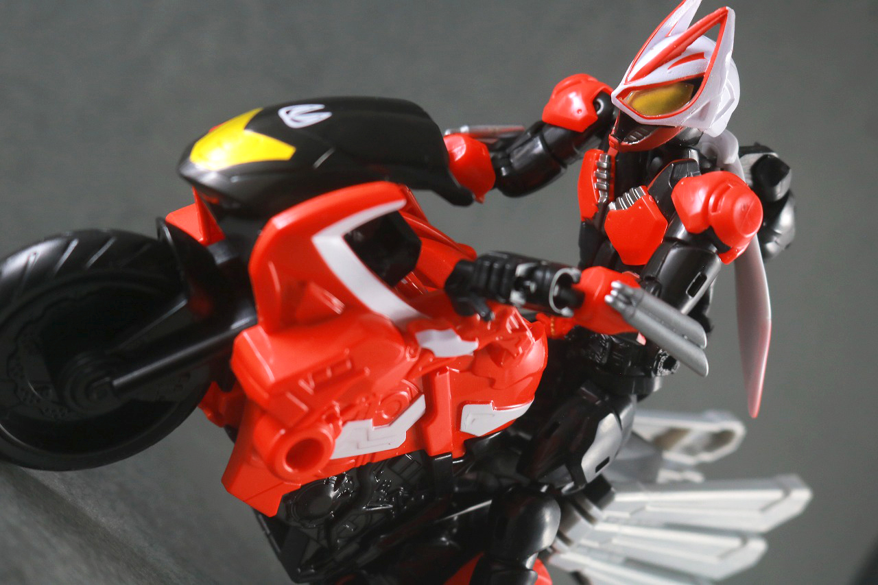 リボルブチェンジフィギュア　仮面ライダーギーツ　ブーストライカー　エントリーセット　レビュー　アクション