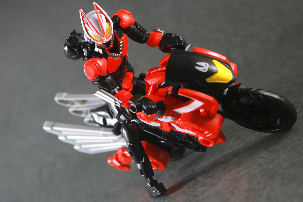 リボルブチェンジフィギュア　仮面ライダーギーツ　ブーストライカー　エントリーセット　レビュー　アクション