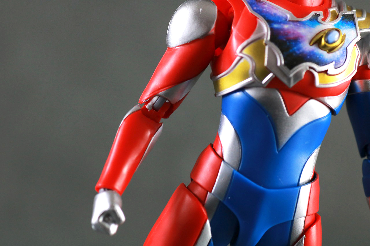 S.H.フィギュアーツ　ウルトラマンデッカー フラッシュタイプ　レビュー　　本体