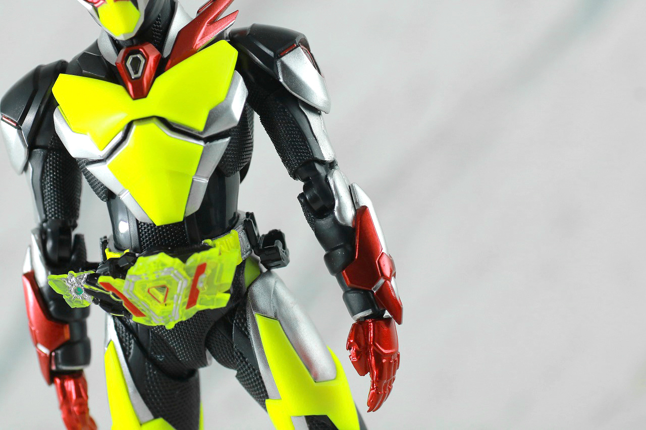 S.H.フィギュアーツ　仮面ライダーゼロツー　イズVer.　レビュー　本体