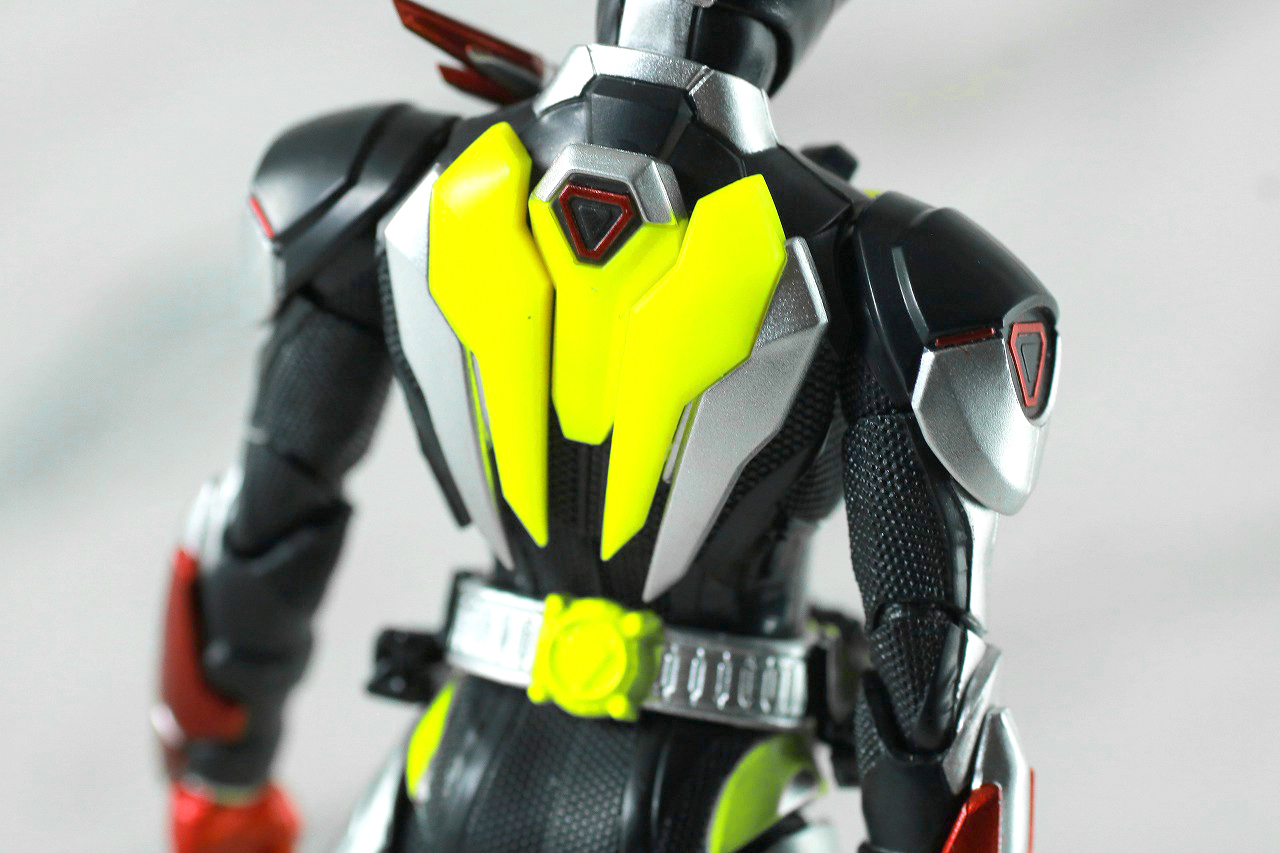 S.H.フィギュアーツ　仮面ライダーゼロツー　イズVer.　レビュー　本体