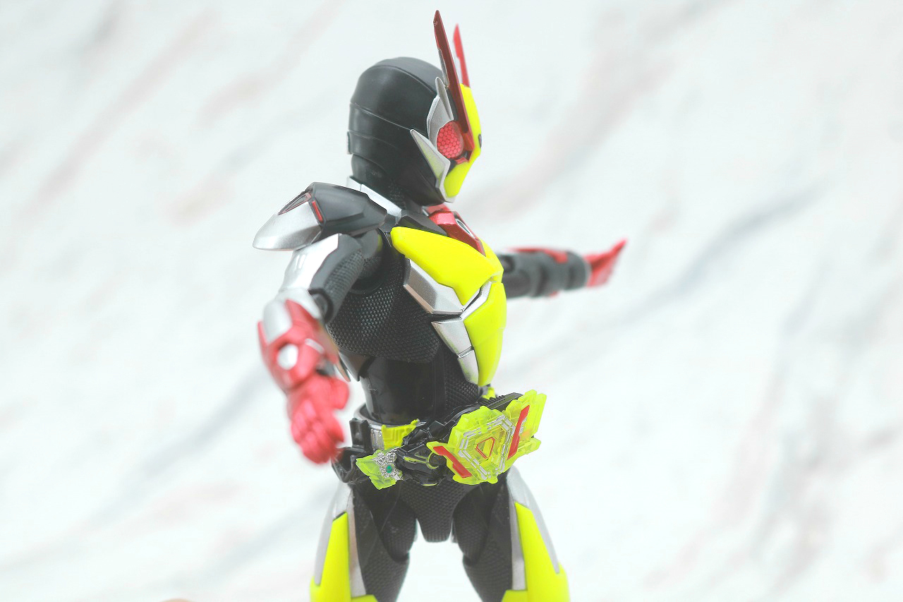 S.H.フィギュアーツ　仮面ライダーゼロツー　イズVer.　レビュー　可動範囲