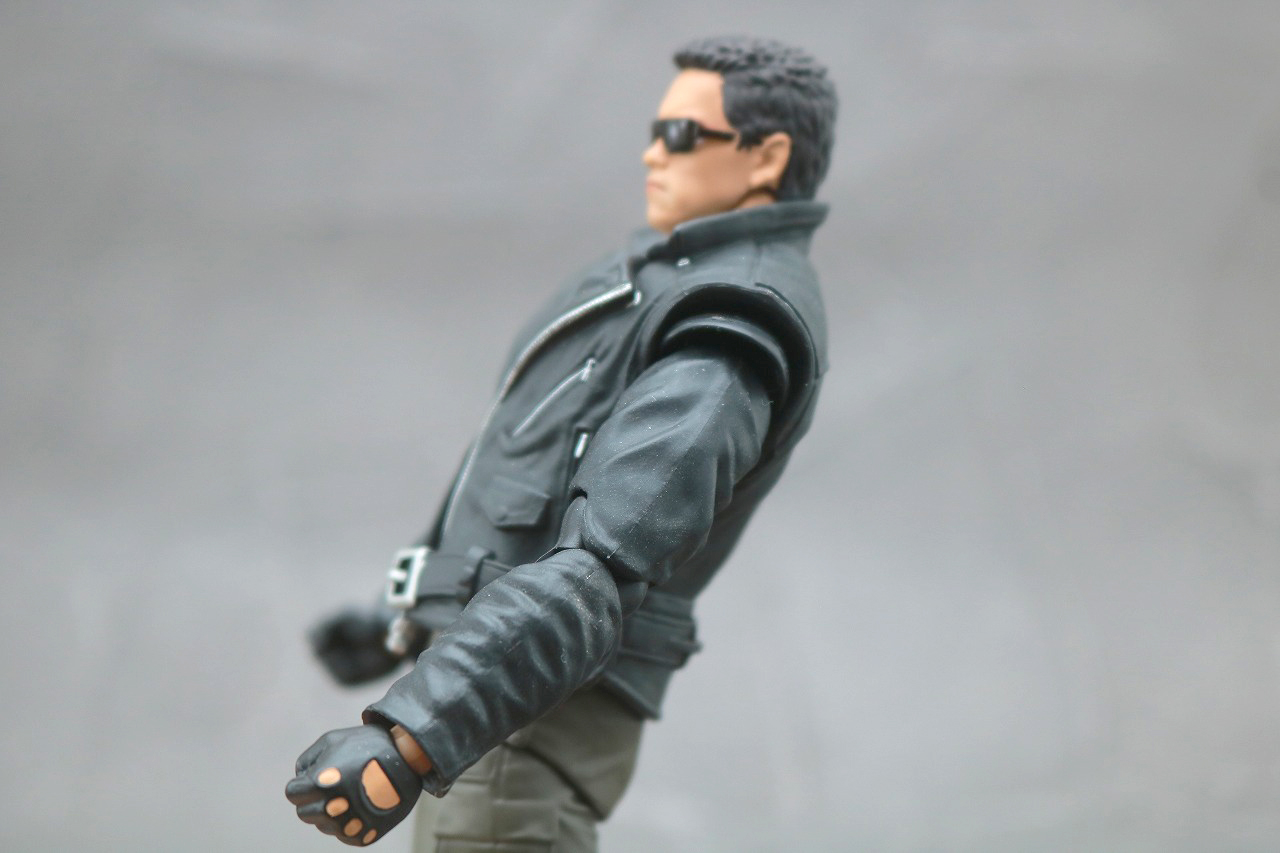 MAFEX　T-800　ターミネーター　レビュー　可動範囲