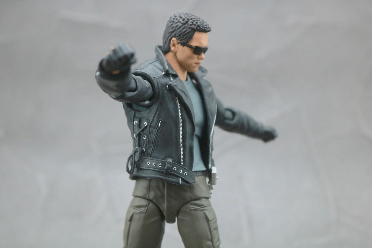 MAFEX　T-800　ターミネーター　レビュー　可動範囲