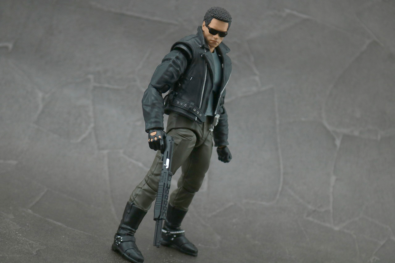 MAFEX　T-800　ターミネーター　レビュー　アクション